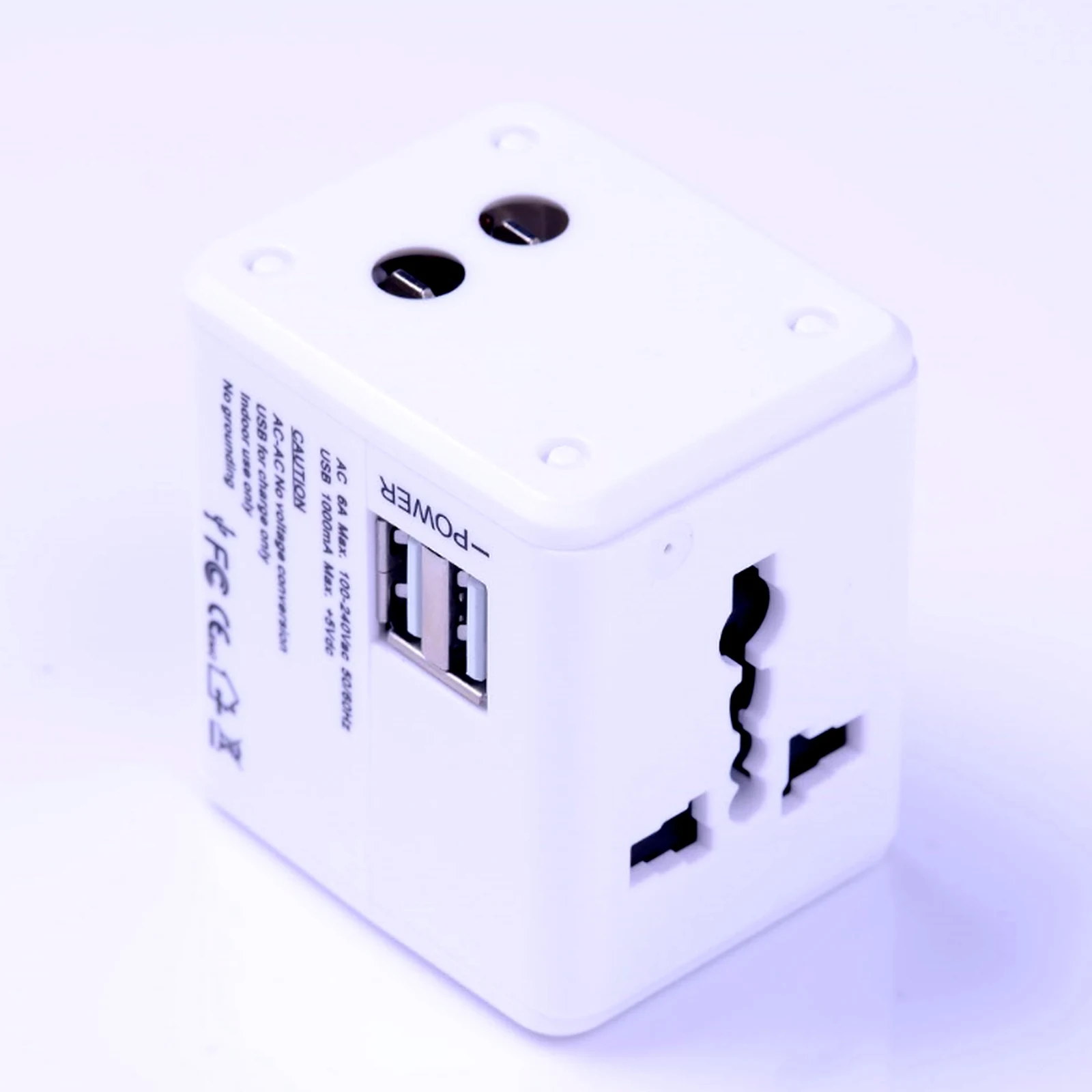 محول سفر عالمي بمنفذي USB 2.1A