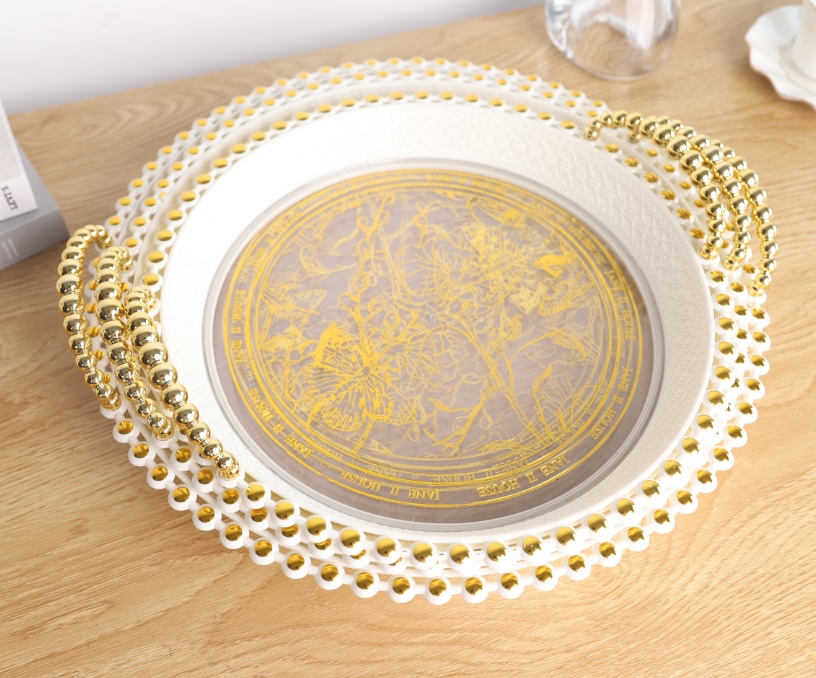 طبق تقديم دائري للسناكات والمكسرات