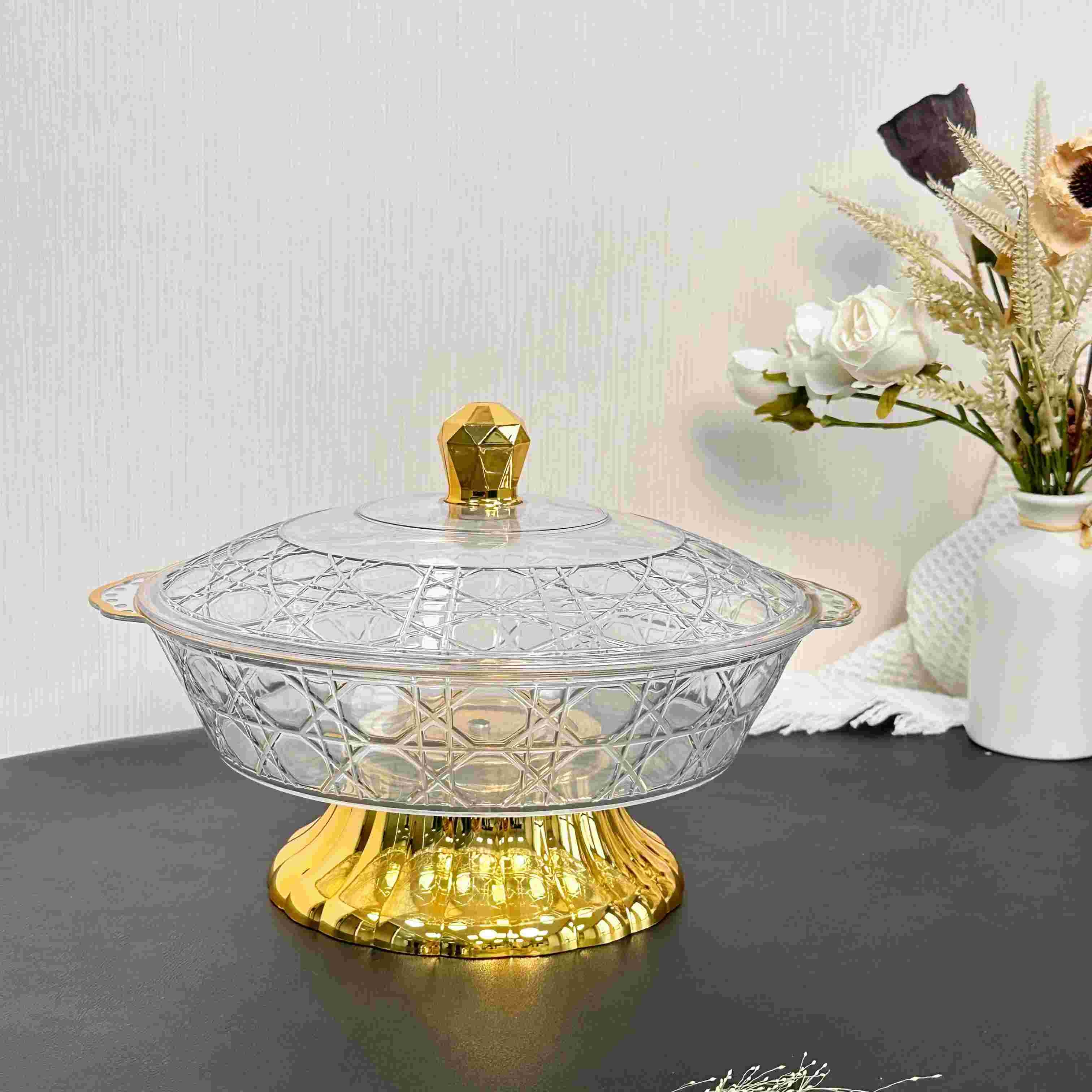 طبق تقديم دائري صغير بغطاء شفاف وقاعدة مرتفعة