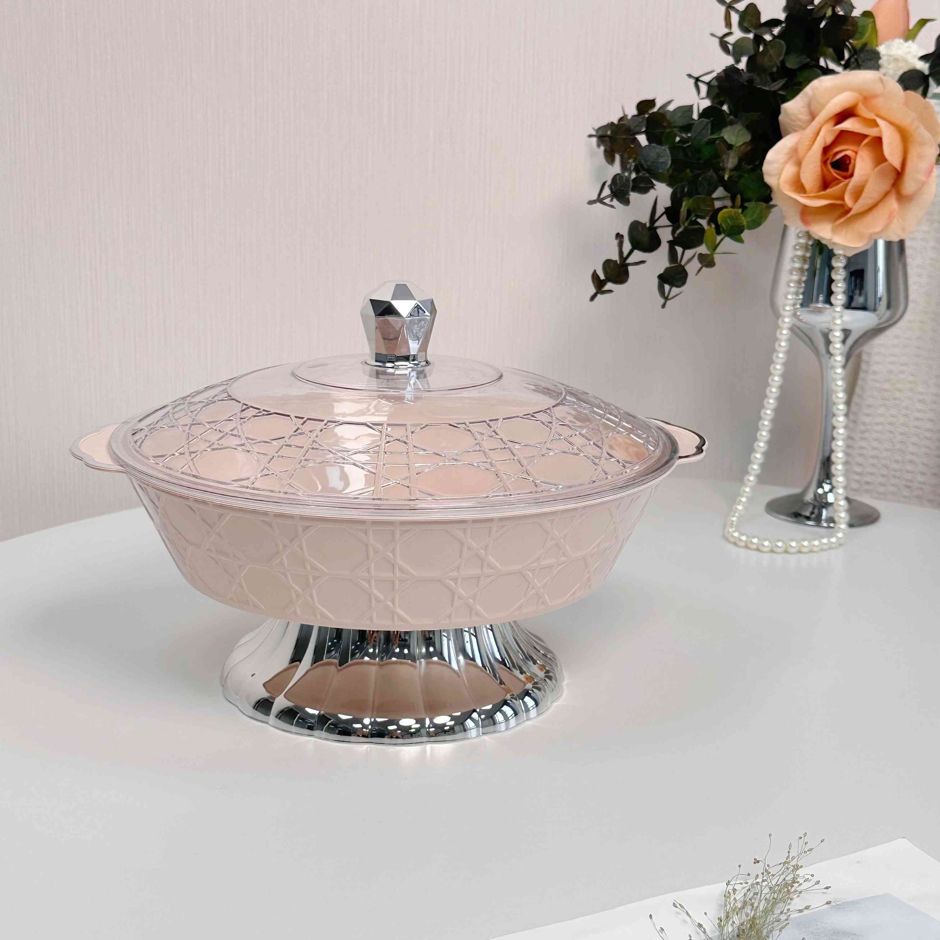 طبق تقديم دائري صغير وردي بغطاء وقاعدة مرتفعة