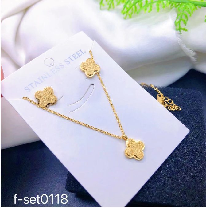 طقم إكسسوارات نسائي بتصميم ذهبي