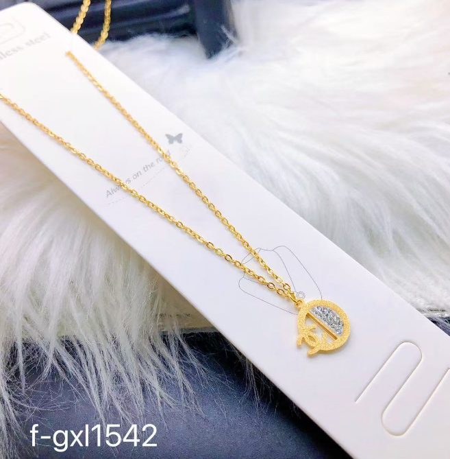 قلادة إكسسوار نسائية بتصميم ذهبي