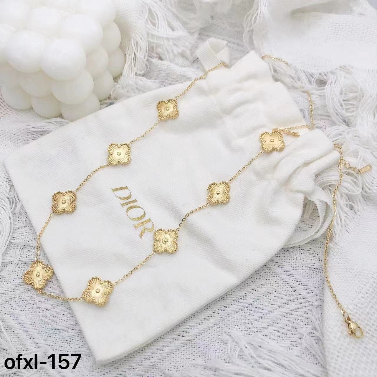 قلادة إكسسوار نسائية بتصميم ذهبي