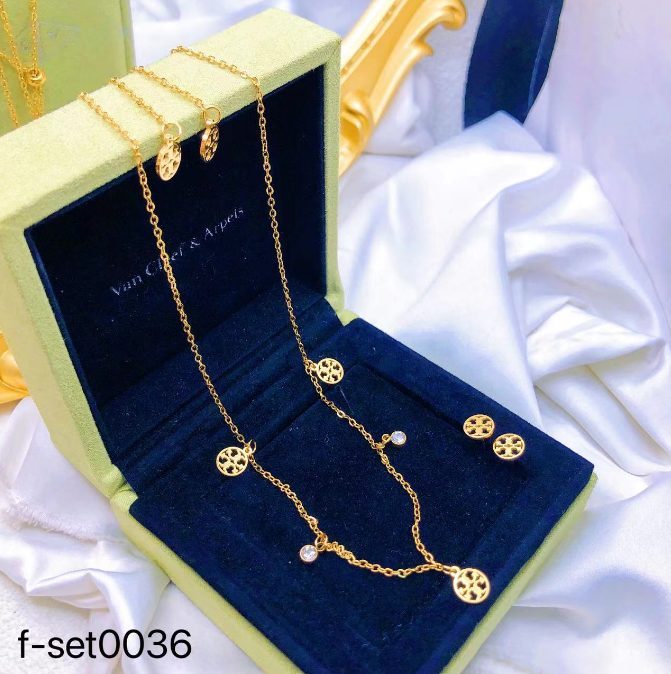 طقم إكسسوارات نسائي بتصميم ذهبي