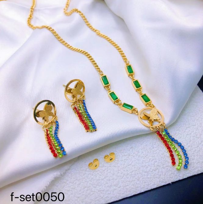 طقم إكسسوارات نسائي بتصميم ذهبي
