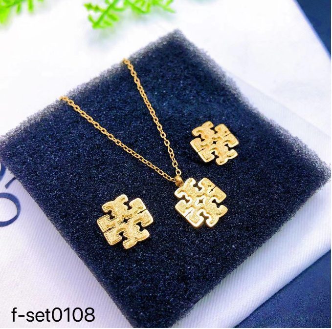 طقم إكسسوارات نسائي بتصميم ذهبي