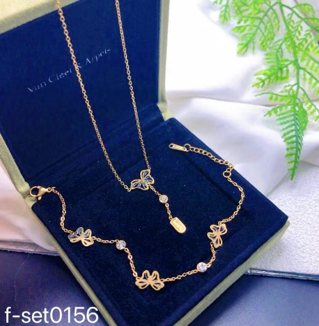 طقم إكسسوارات نسائي بتصميم ذهبي