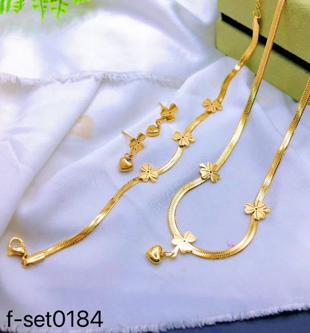 طقم إكسسوارات نسائي بتصميم ذهبي