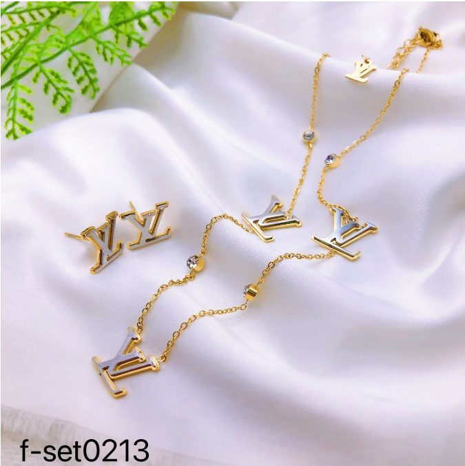 طقم إكسسوارات نسائي بتصميم ذهبي