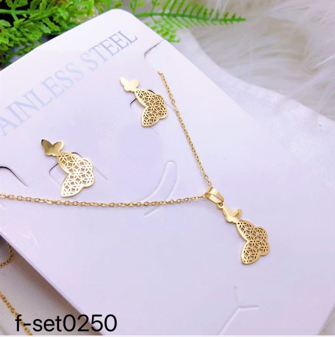 طقم إكسسوارات نسائي بتصميم ذهبي