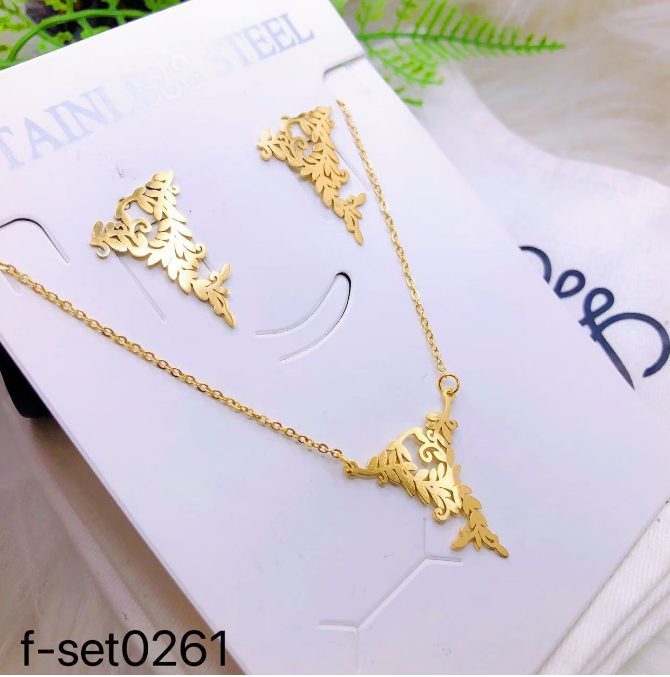 طقم إكسسوارات نسائي بتصميم ذهبي