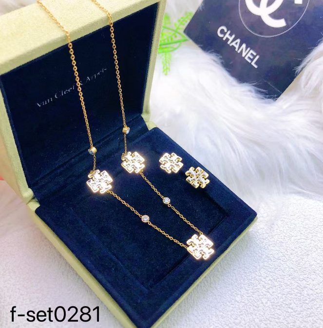 طقم إكسسوارات نسائي بتصميم ذهبي
