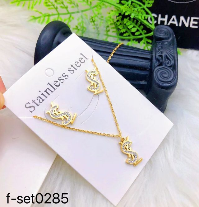 طقم إكسسوارات نسائي بتصميم ذهبي