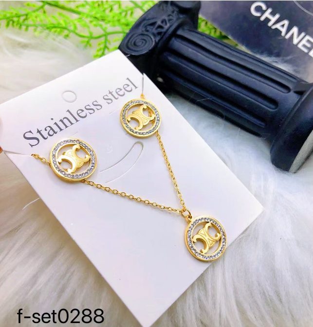 طقم إكسسوارات نسائي بتصميم ذهبي