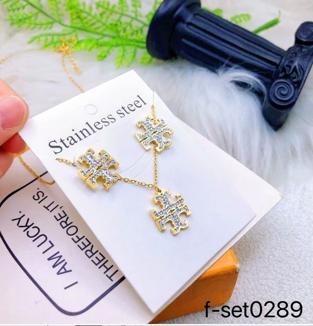 طقم إكسسوارات نسائي بتصميم ذهبي