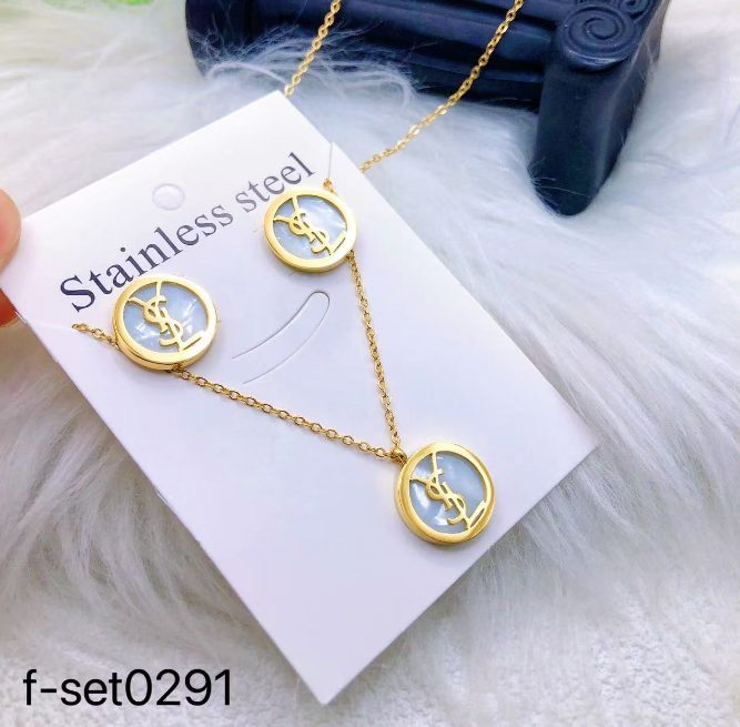 طقم إكسسوارات نسائي بتصميم ذهبي