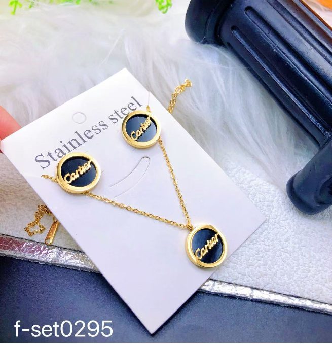 طقم إكسسوارات نسائي بتصميم ذهبي