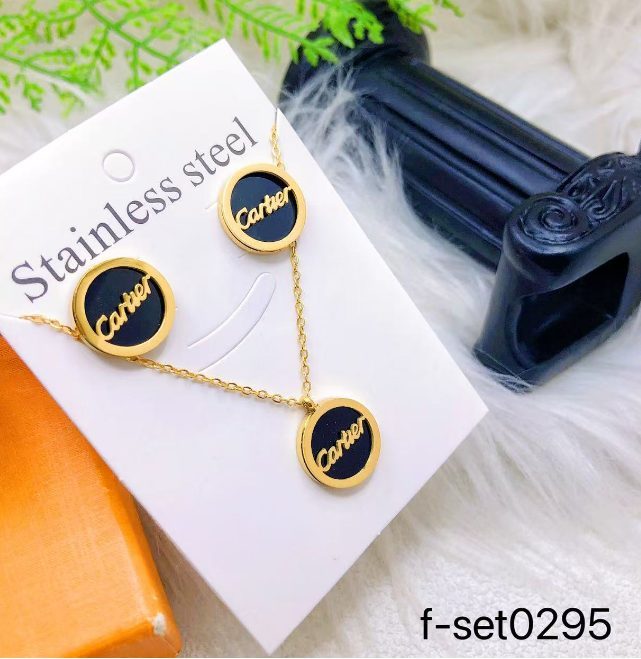 طقم إكسسوارات نسائي بتصميم ذهبي