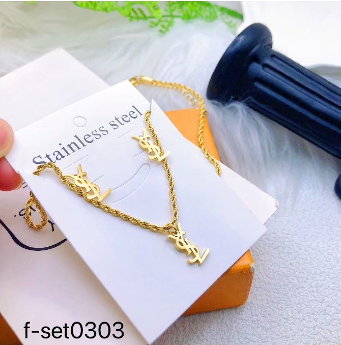 طقم إكسسوارات نسائي بتصميم ذهبي