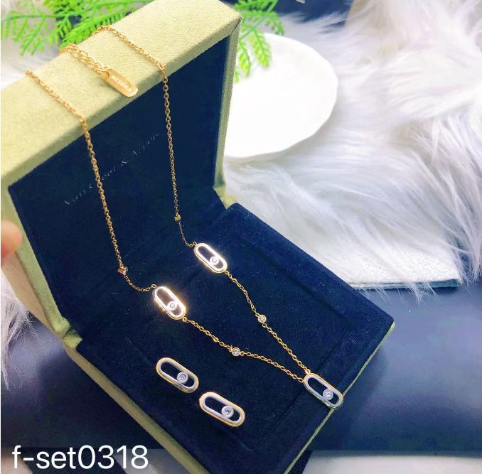 طقم إكسسوارات نسائي بتصميم ذهبي