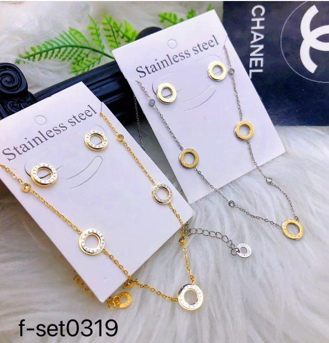 طقم إكسسوارات نسائي بتصميم ذهبي