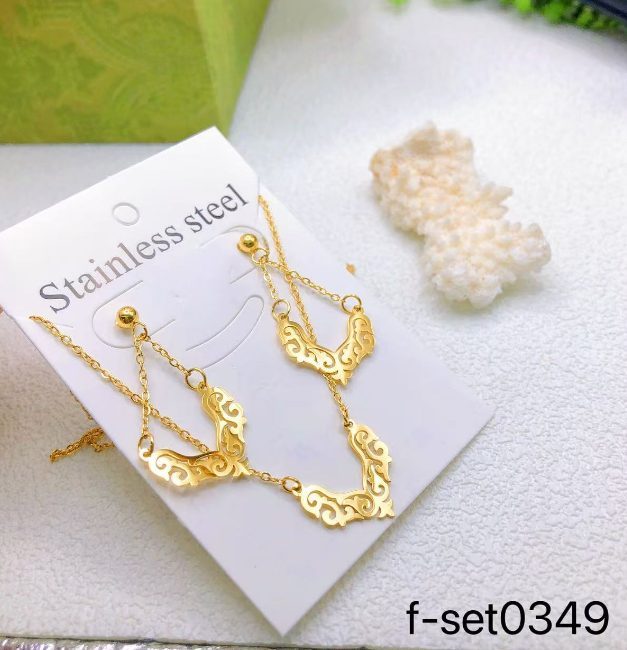 طقم إكسسوارات نسائي بتصميم ذهبي