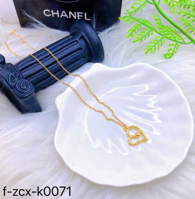 قلادة إكسسوار نسائية بتصميم ذهبي